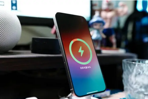渔洋镇苹果15换屏服务分享用什么充电器给iPhone15充电更好 
